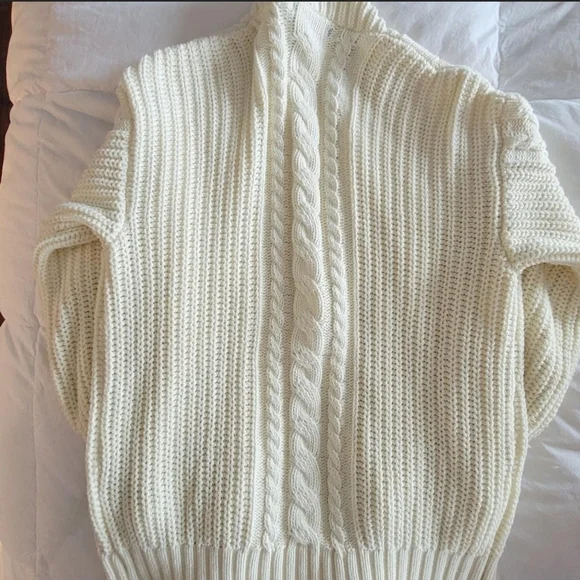 Coquette cream/ivory cable knit button up Forever 21 cardigan sweater size small - Picture 3 of 5